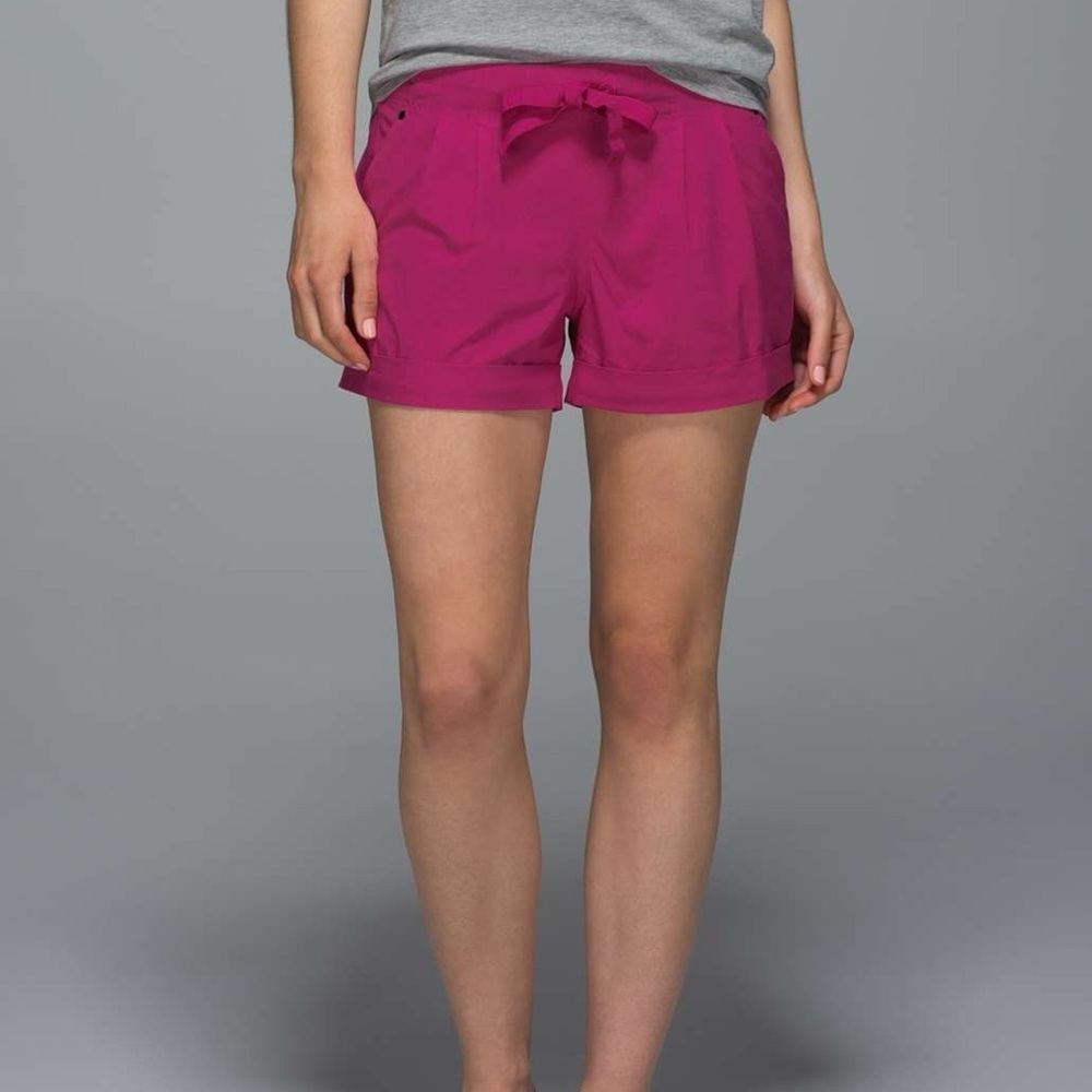 Lululemon Spring Break Away Shorts 3” Size 4